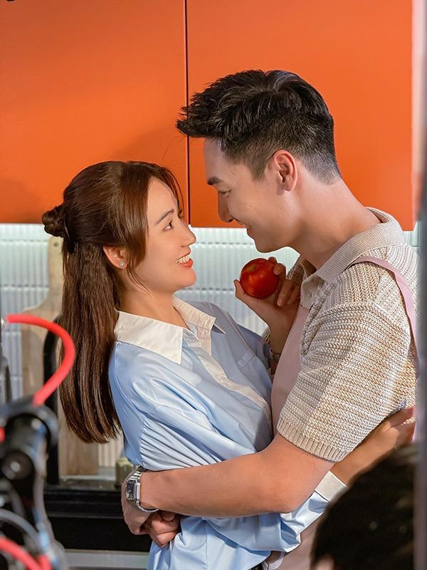 Huyền Lizzie lộ ảnh hôn đắm đuối Mạnh Trường-8