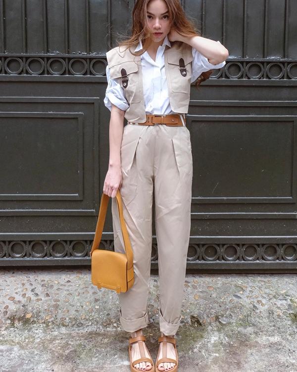 4 mẫu áo sang trọng, hack tuổi được Hồ Ngọc Hà diện thường xuyên-5