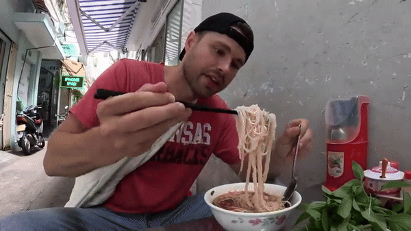 Khách Tây trầm trồ phiên bản cực lạ của món bún bình dân, nhiều người Việt chưa chắc đã nghe tên-5