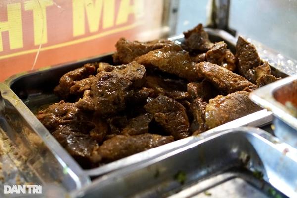 Quán bánh mì phố cổ Hà Nội bị chê bán đắt mỗi ngày vẫn hết veo 800 chiếc-4