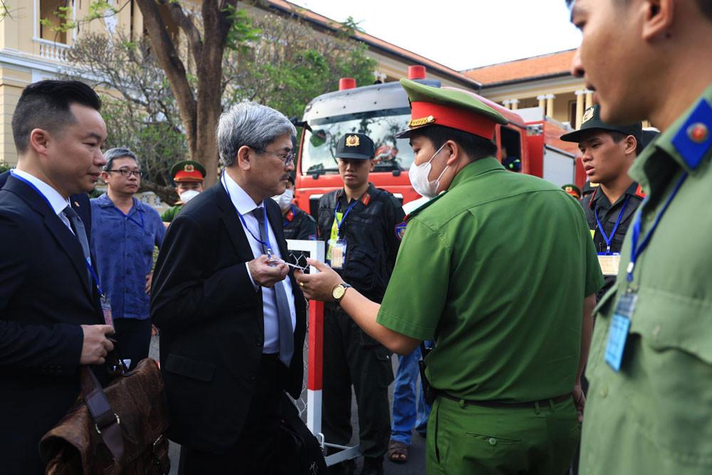 Bị cáo Trương Mỹ Lan nói đủ sức khỏe tham gia phiên tòa-8