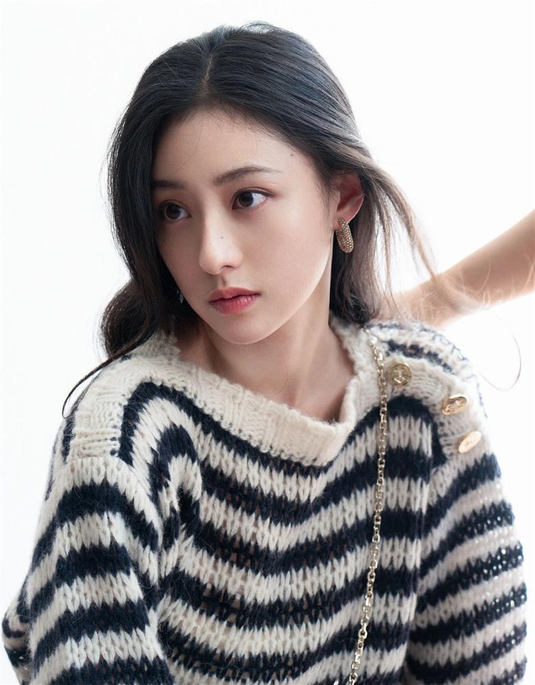 Những sao nữ 10X mải mê yêu đương, đánh mất sự nghiệp-3