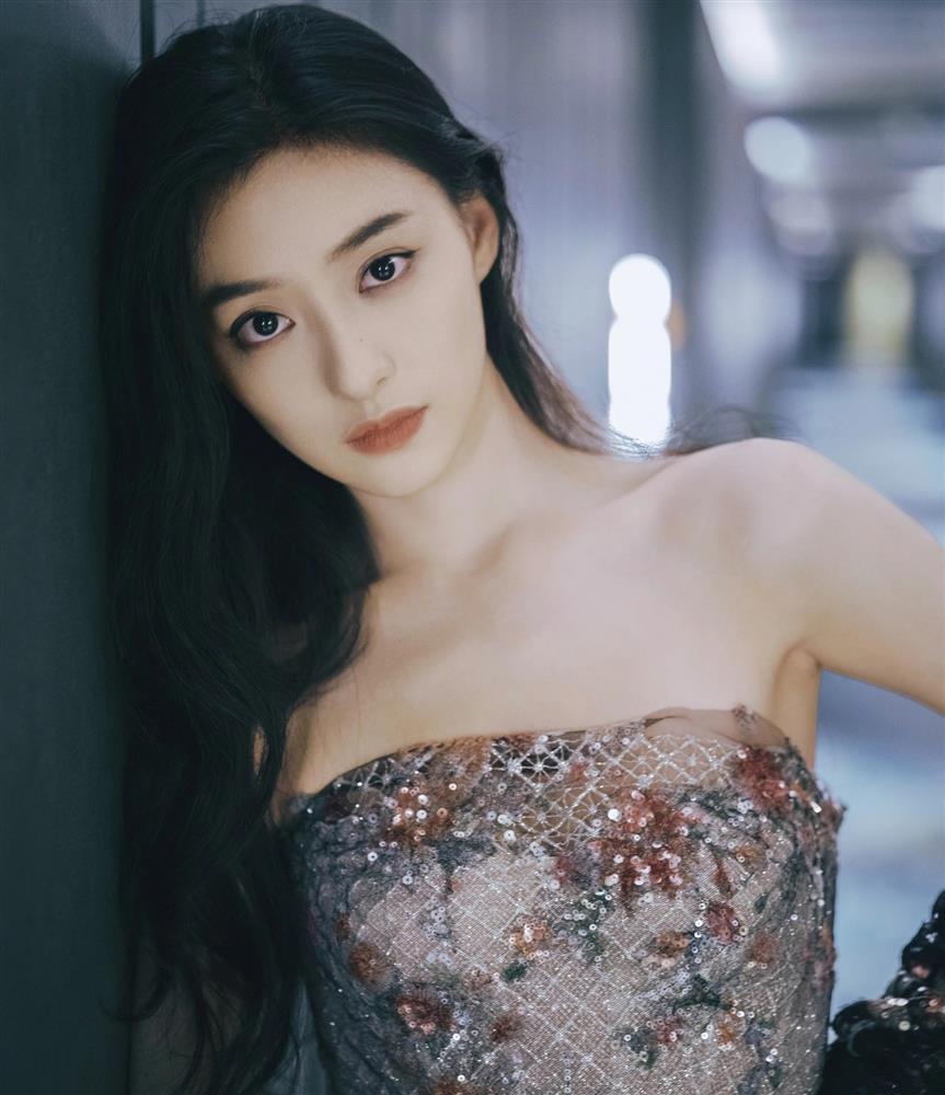 Những sao nữ 10X mải mê yêu đương, đánh mất sự nghiệp-4