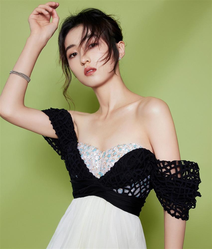 Những sao nữ 10X mải mê yêu đương, đánh mất sự nghiệp-6