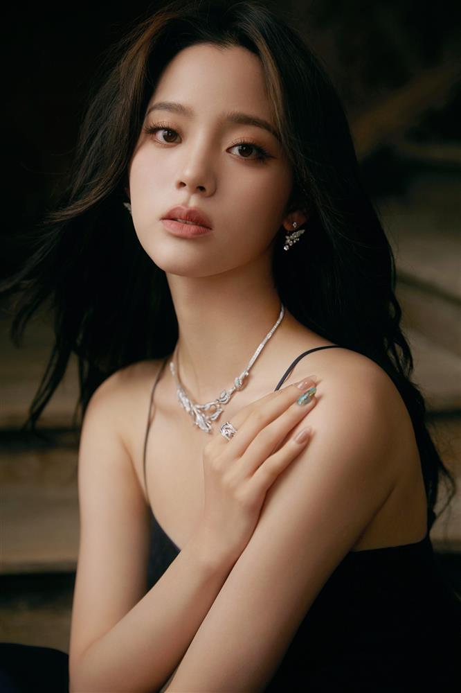 Những sao nữ 10X mải mê yêu đương, đánh mất sự nghiệp-11