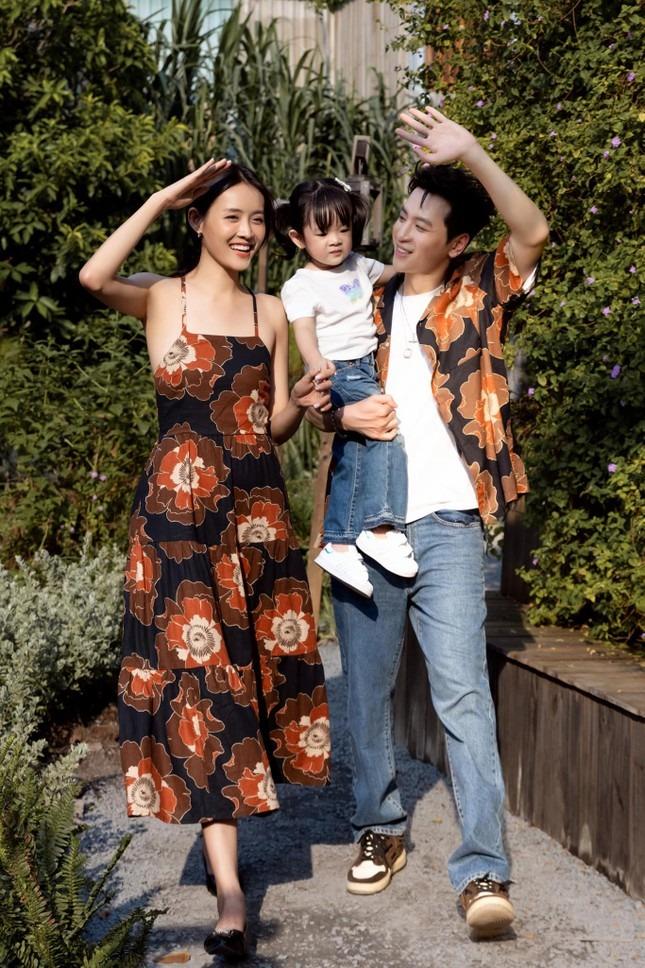 Vừa đón con thứ 2, Trương Mỹ Nhân và Phí Ngọc Hưng lộ nghi vấn rạn nứt qua một chi tiết, chính chủ nói gì?-6