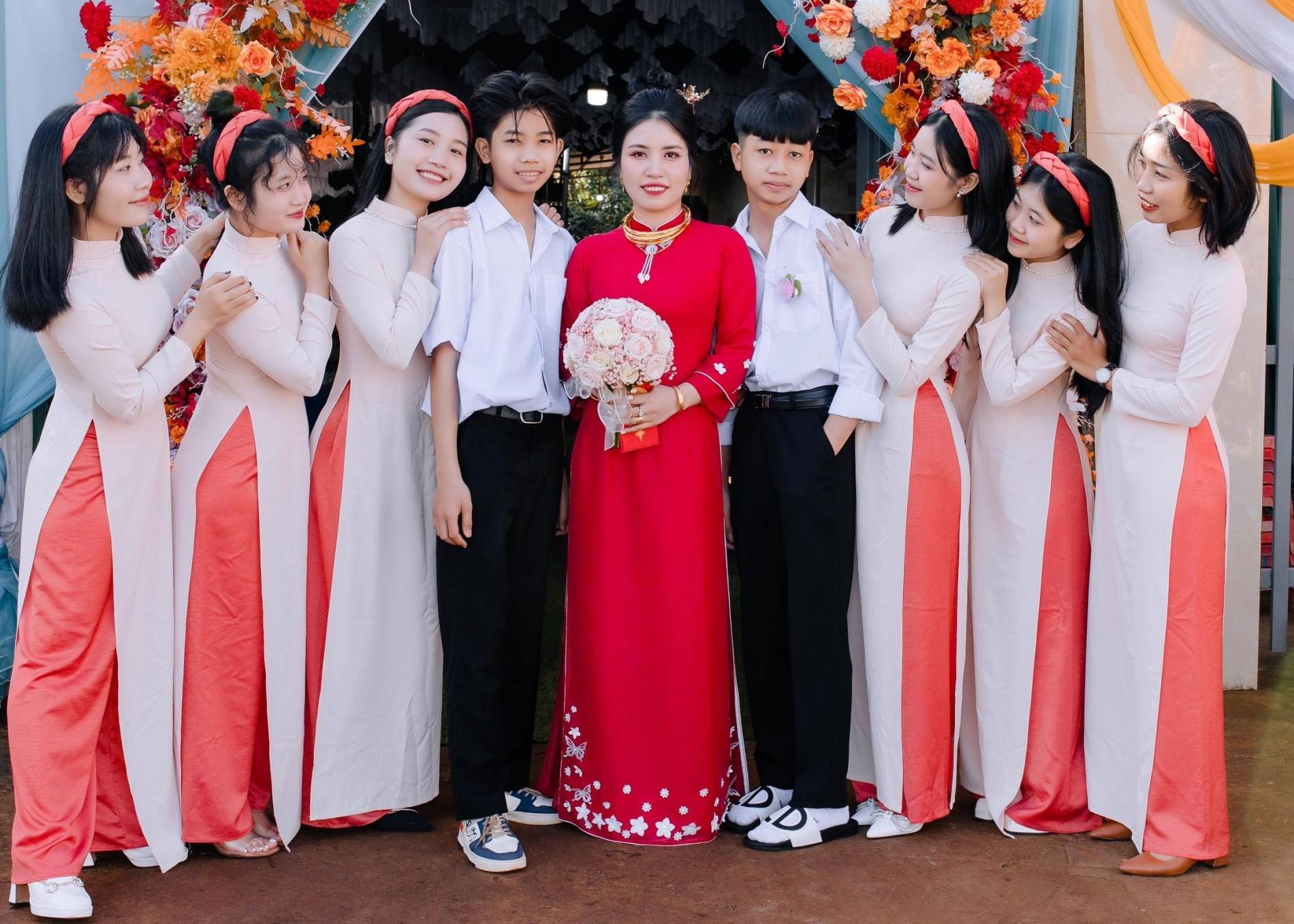 Vợ chồng ở Đắk Lắk có 6 con gái xinh như hoa xuất ngoại làm điều cảm động-4