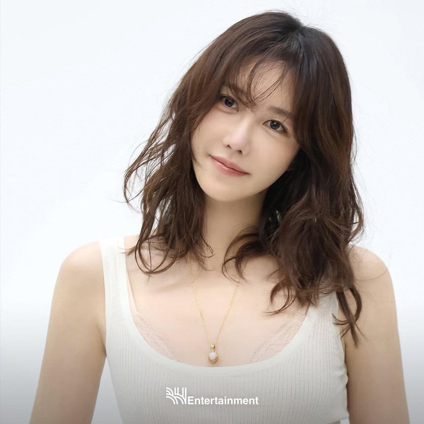 5 kiểu tóc ngắn thanh lịch dành cho phụ nữ trên 40 tuổi-5