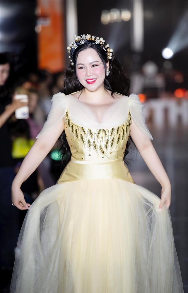 Nữ diễn viên lùn nhất màn ảnh Việt giảm 11kg sau khi ly hôn chồng Tây-2