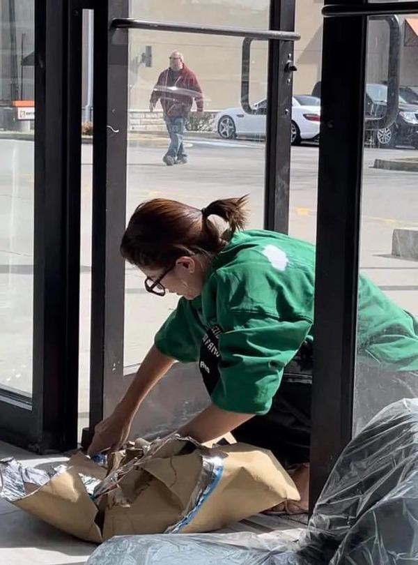 Trước khi sang Mỹ không bằng cấp phải làm việc chân tay, Trang Trần ở Việt Nam có của ăn của để ra sao?-4