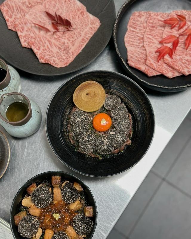 Vợ chồng Mỹ Linh ăn foodtour Singapore khi xem show Taylor Swift, món ăn xa xỉ đắt nhất thế giới có gì đặc biệt?-3