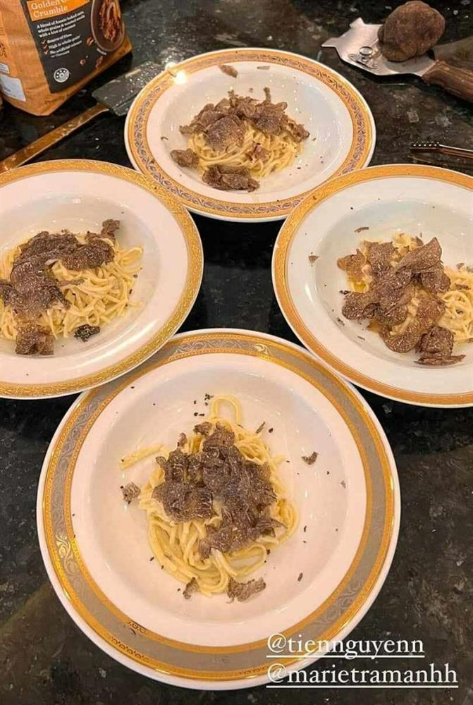 Vợ chồng Mỹ Linh ăn foodtour Singapore khi xem show Taylor Swift, món ăn xa xỉ đắt nhất thế giới có gì đặc biệt?-7