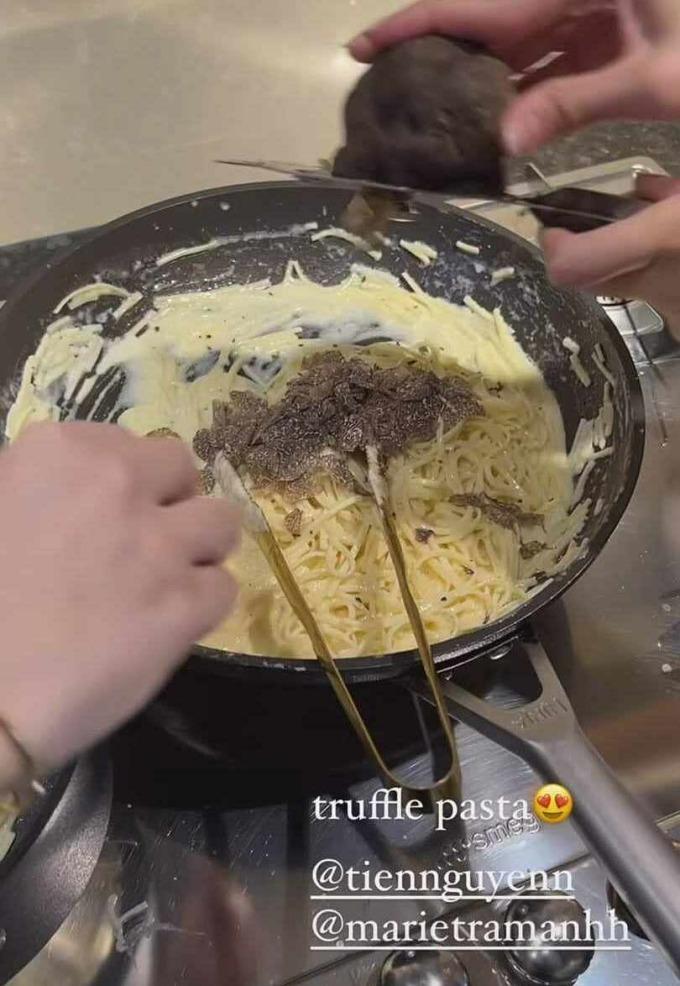 Vợ chồng Mỹ Linh ăn foodtour Singapore khi xem show Taylor Swift, món ăn xa xỉ đắt nhất thế giới có gì đặc biệt?-8