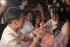 Cặp đôi người Việt Nam cầu hôn ngay tại đêm diễn của 'bà mối' Taylor Swift