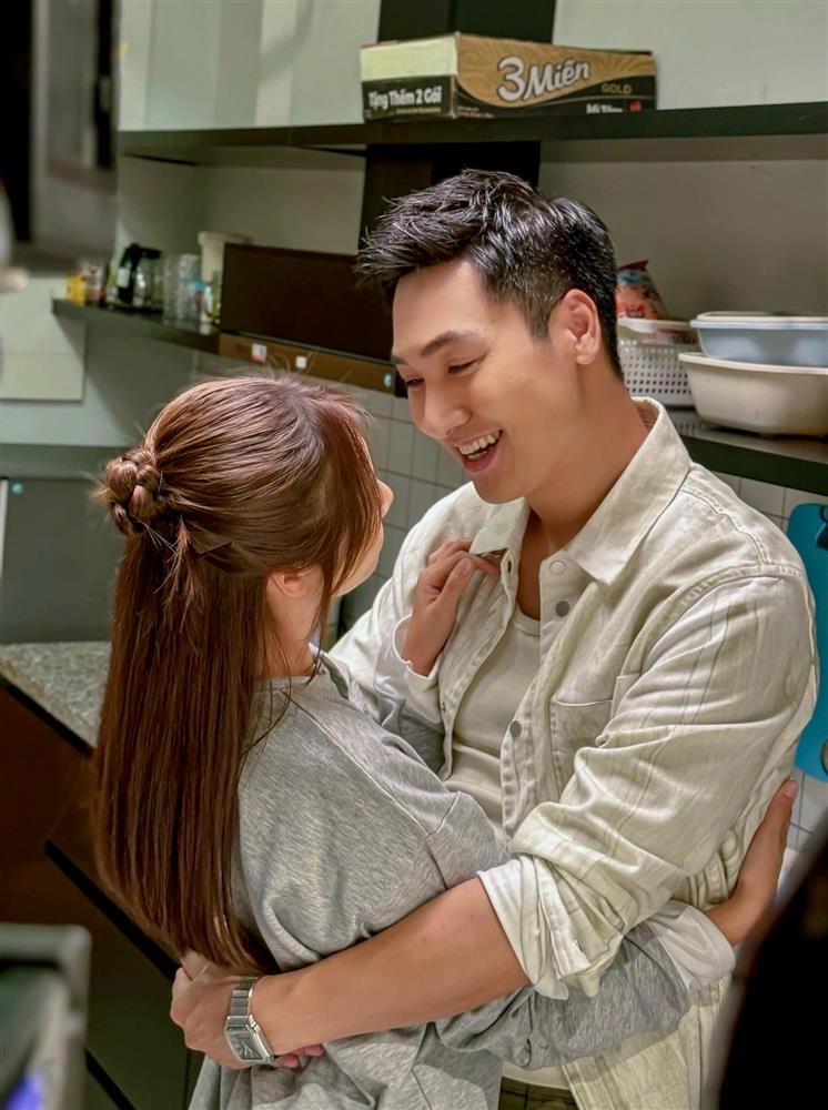 Bội thực cảnh ôm hôn trong ‘Chúng ta của 8 năm sau’-3