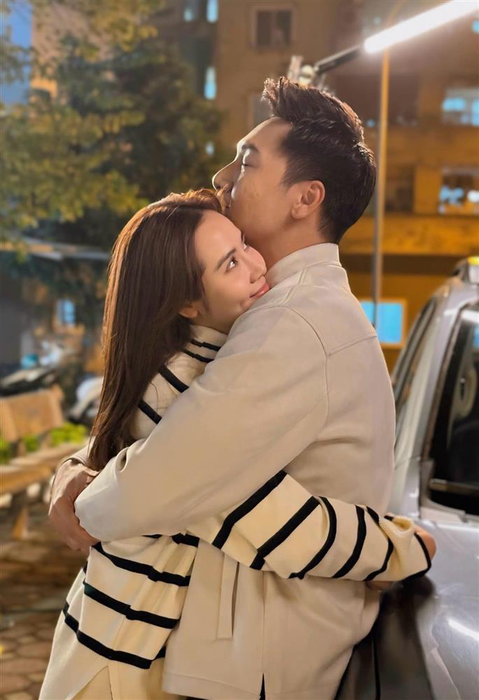 Bội thực cảnh ôm hôn trong ‘Chúng ta của 8 năm sau’-4