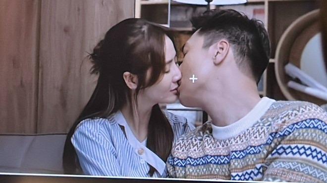 Bội thực cảnh ôm hôn trong ‘Chúng ta của 8 năm sau’-6