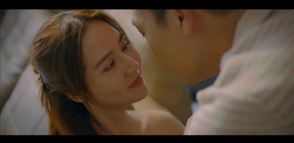 Bội thực cảnh ôm hôn trong ‘Chúng ta của 8 năm sau’-8