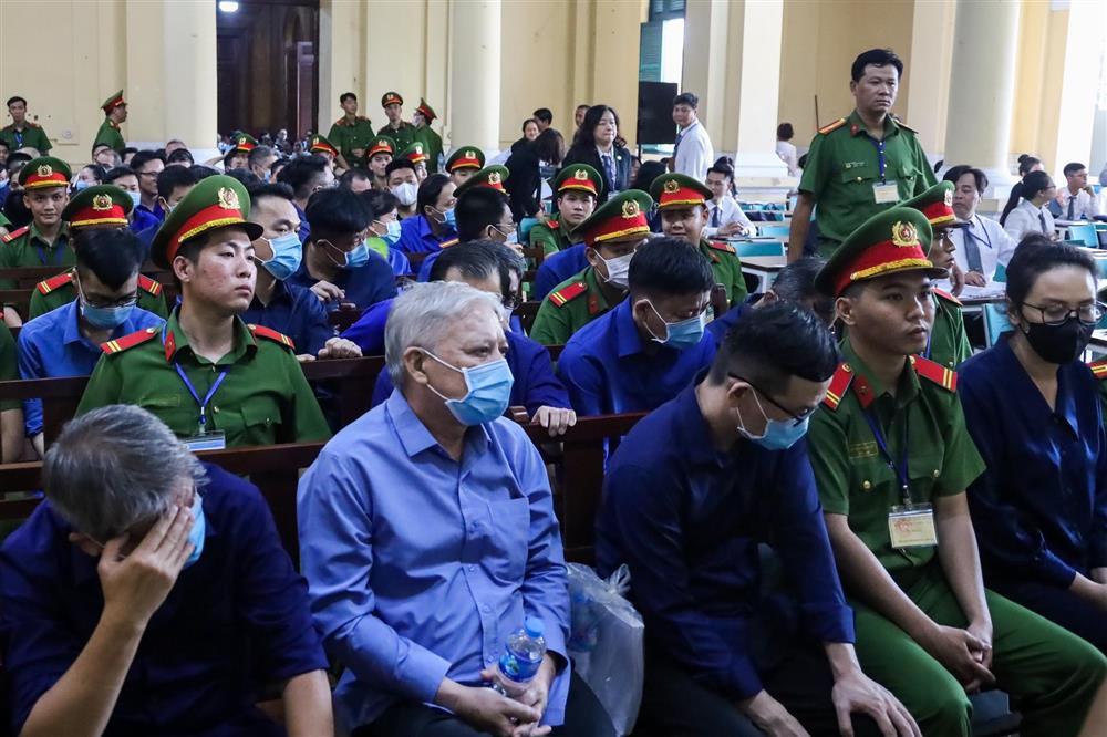 Đại diện VKS công bố 160 trang cáo trạng truy tố bà Trương Mỹ Lan và đồng phạm-2