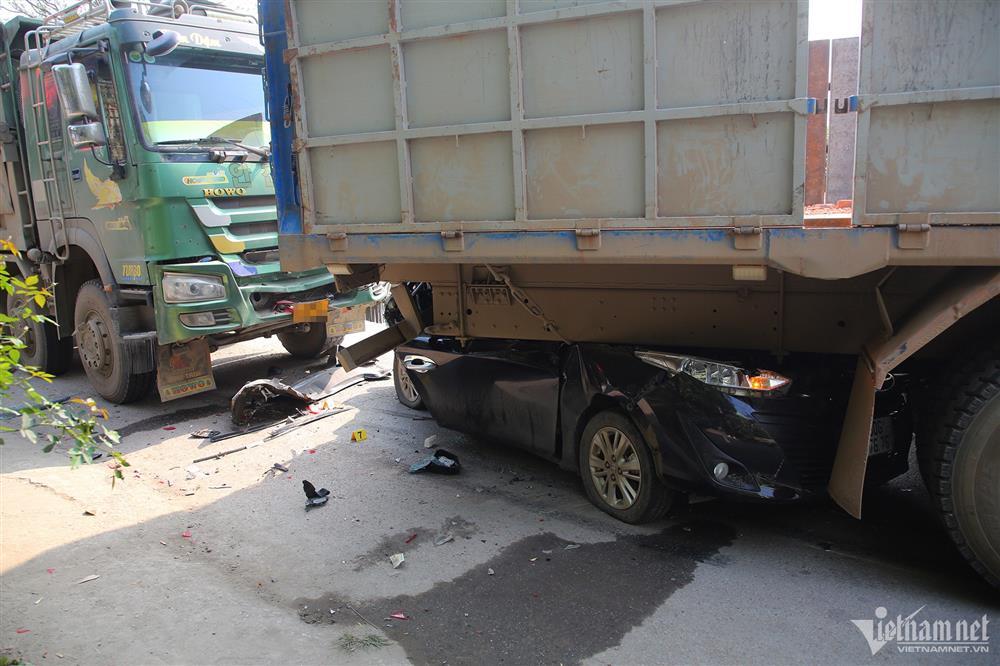 Ba ô tô đâm nhau dồn toa, 1 người tử vong-3