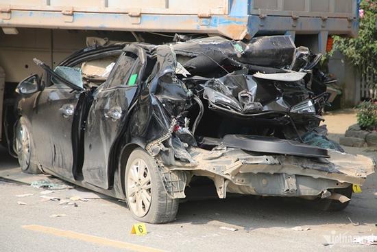 Ba ô tô đâm nhau dồn toa, 1 người tử vong