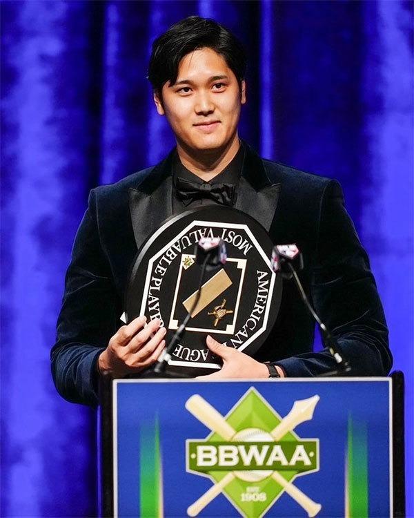 Siêu sao đắt giá nhất lịch sử bóng chày bí mật cưới vợ, dân mạng ráo riết truy tìm danh tính-3