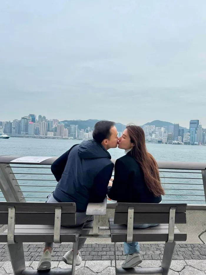 Gu thời trang giản dị không ngờ của Diễm My 9X sau khi kết hôn với chồng doanh nhân-1