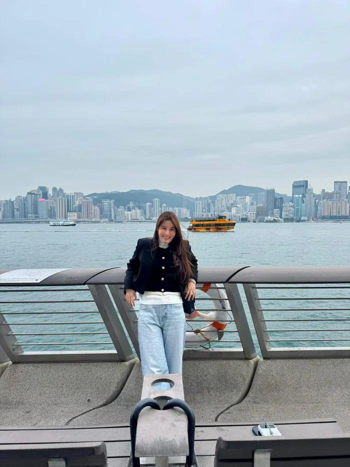 Gu thời trang giản dị không ngờ của Diễm My 9X sau khi kết hôn với chồng doanh nhân-2