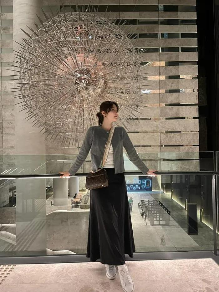 Gu thời trang giản dị không ngờ của Diễm My 9X sau khi kết hôn với chồng doanh nhân-4