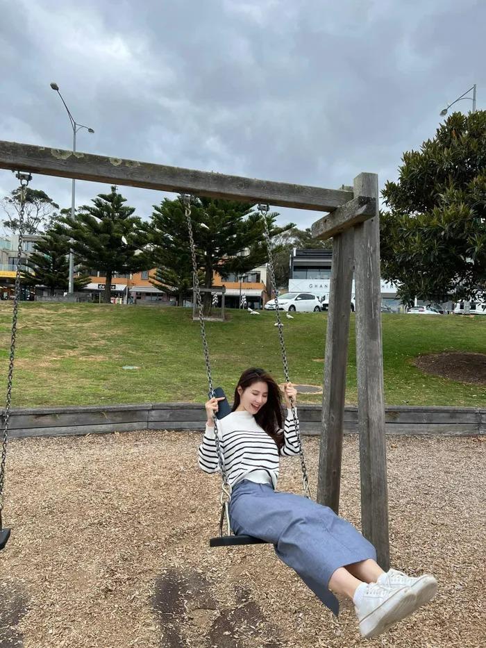 Gu thời trang giản dị không ngờ của Diễm My 9X sau khi kết hôn với chồng doanh nhân-5