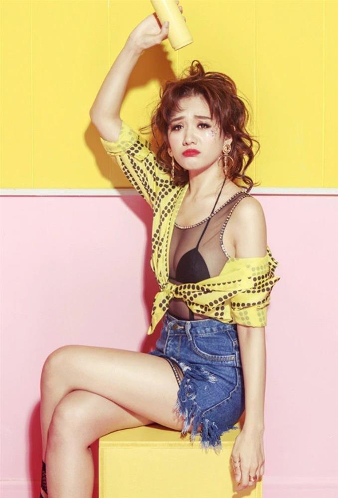 Váy áo 2 bà xã đạo diễn trăm tỷ Việt Nam: Vợ Trấn Thành một thời thích mốt khoe vòng 1-1