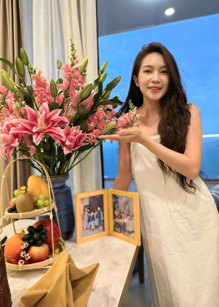 Váy áo 2 bà xã đạo diễn trăm tỷ Việt Nam: Vợ Trấn Thành một thời thích mốt khoe vòng 1-5