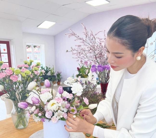 Phạm Hương bất ngờ không đeo nhẫn cưới, không qua nổi mắt... thánh soi-2