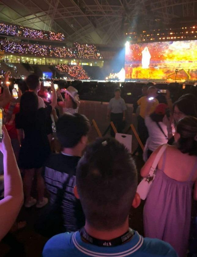 Chen lấn, cướp chỗ trong show 55.000 người của Taylor Swift-1