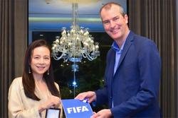 Madam Pang chơi đẹp, chi số tiền lớn cho Liên đoàn bóng đá Thái Lan