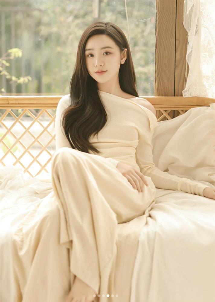 Quỳnh Kool ngoài đời khác hẳn trên phim, mê style hở bra khoe da trắng mịn màng-1