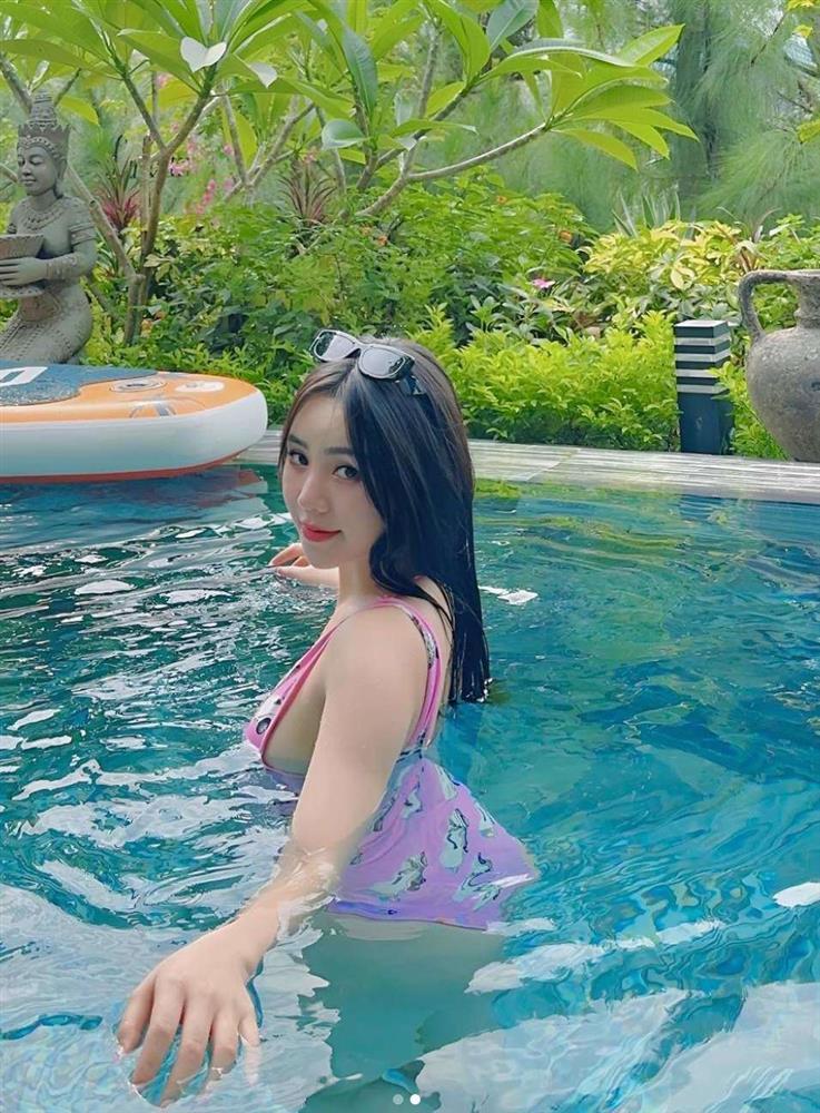 Quỳnh Kool ngoài đời khác hẳn trên phim, mê style hở bra khoe da trắng mịn màng-8