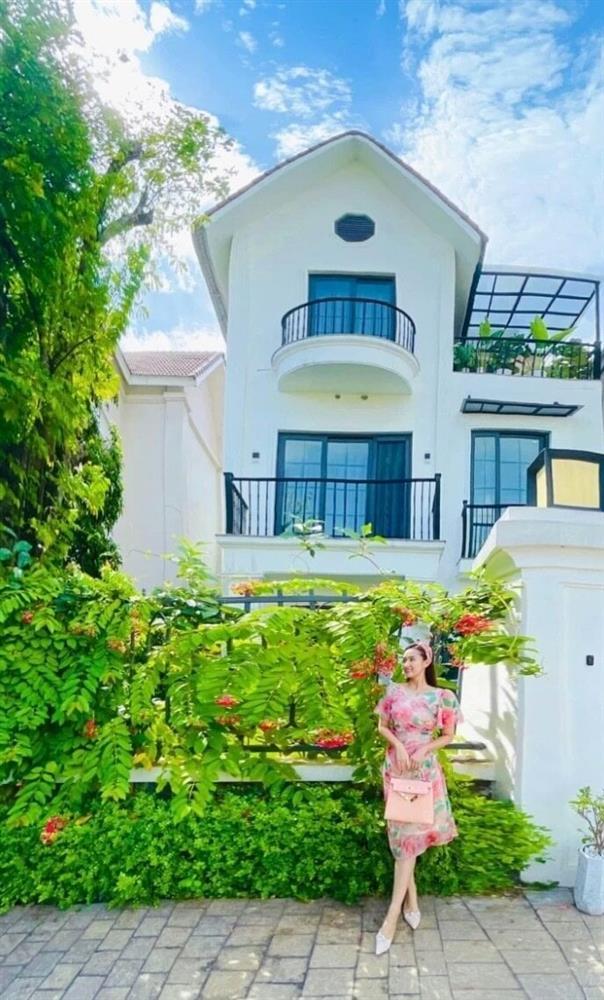 Căn villa sang chảnh tại Phan Thiết của 'mỹ nhân giàu nhất vũ trụ VTV'