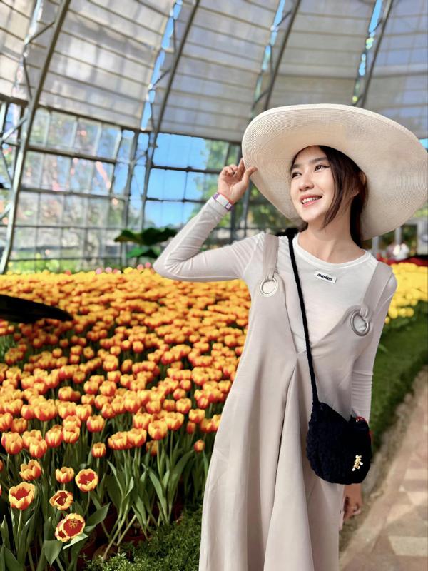 Đi từ thiện, vợ Lý Hải gây chú ý bởi vóc dáng gầy đẹp, bí quyết nằm ở 1 thói quen ăn uống-3