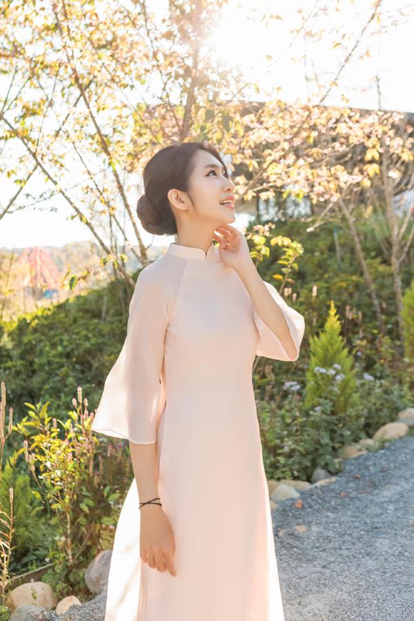 Đi từ thiện, vợ Lý Hải gây chú ý bởi vóc dáng gầy đẹp, bí quyết nằm ở 1 thói quen ăn uống-5