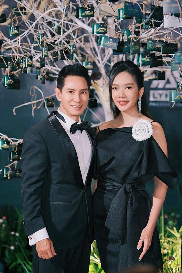 Đi từ thiện, vợ Lý Hải gây chú ý bởi vóc dáng gầy đẹp, bí quyết nằm ở 1 thói quen ăn uống-9