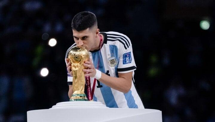 Đồng đội Messi bị tố ngoại tình, bỏ rơi vợ-1