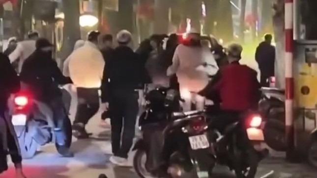 Xác định 18 đối tượng gây ra vụ hỗn chiến trên phố Lò Đúc-1