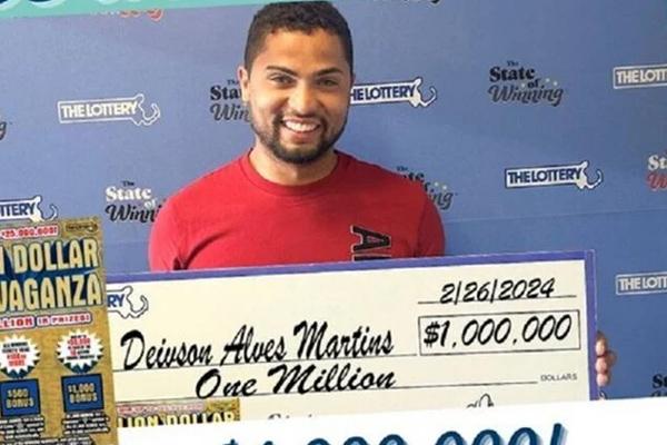 Bỏ quên tấm vé số suốt 2 tháng, không ngờ trúng thưởng 3 triệu USD-2