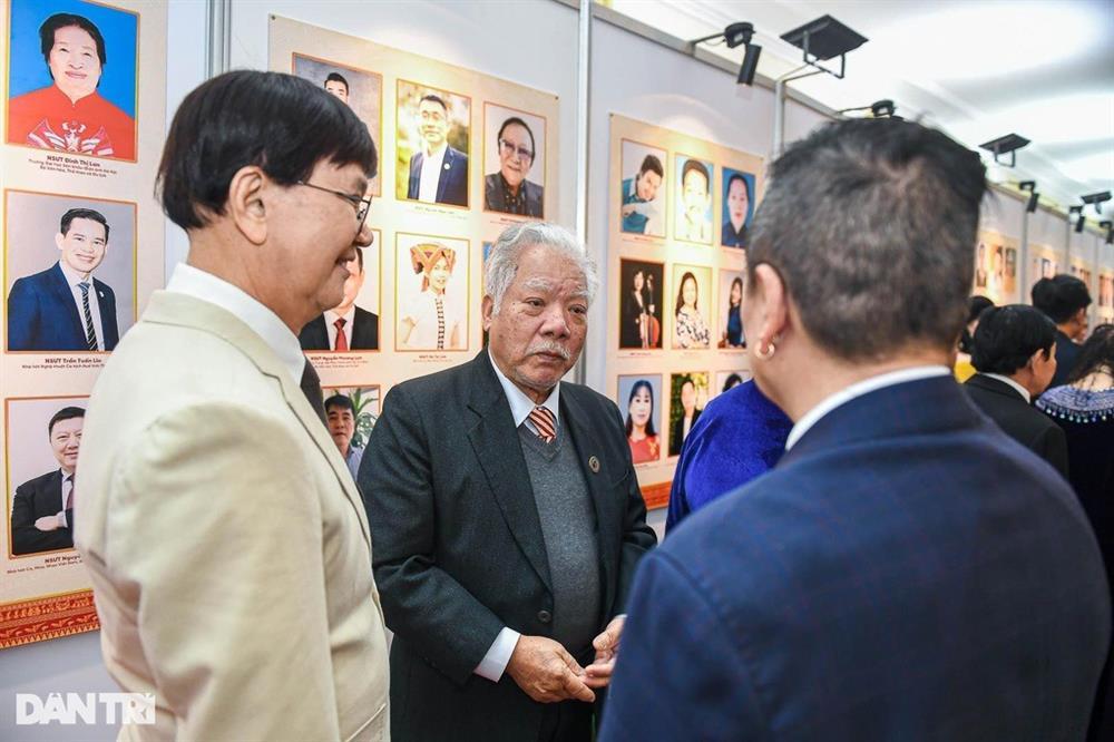 Quốc Khánh cười tít mắt, Xuân Bắc hạnh phúc khi nhận danh hiệu NSND-3