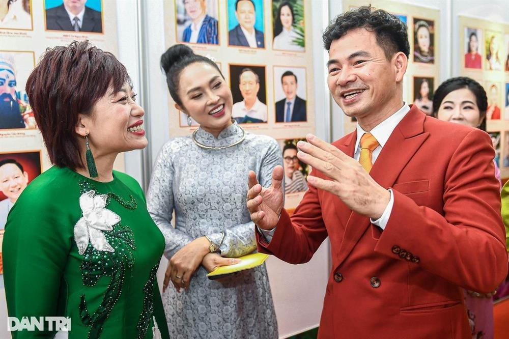 Quốc Khánh cười tít mắt, Xuân Bắc hạnh phúc khi nhận danh hiệu NSND-4