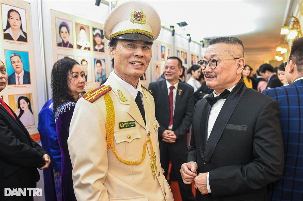 Quốc Khánh cười tít mắt, Xuân Bắc hạnh phúc khi nhận danh hiệu NSND-5