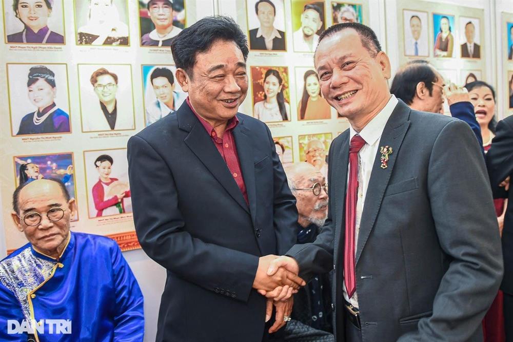 Quốc Khánh cười tít mắt, Xuân Bắc hạnh phúc khi nhận danh hiệu NSND-6