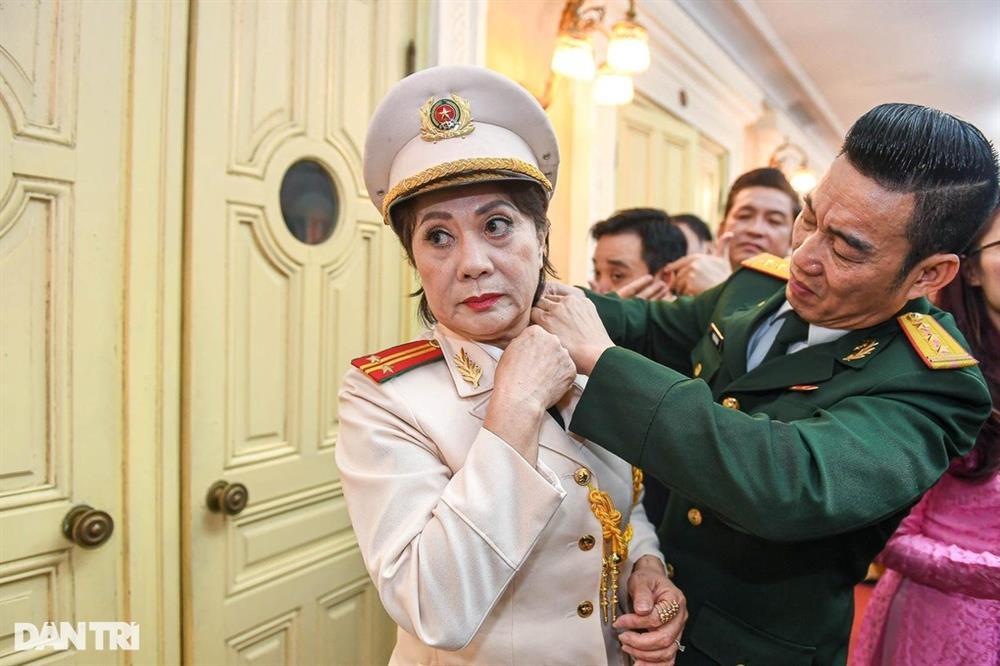 Quốc Khánh cười tít mắt, Xuân Bắc hạnh phúc khi nhận danh hiệu NSND-7