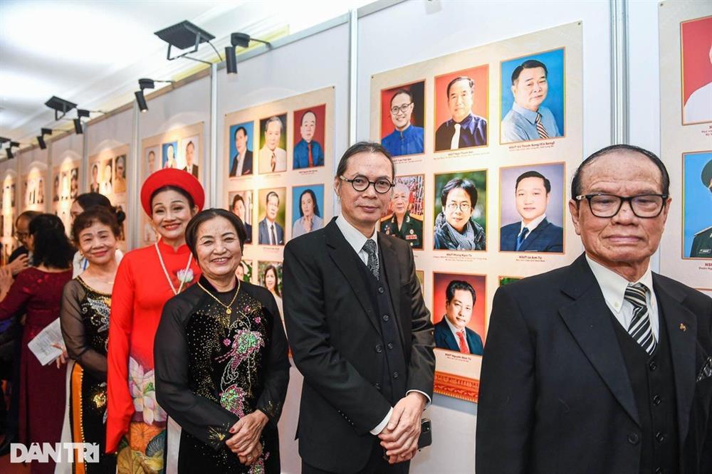 Quốc Khánh cười tít mắt, Xuân Bắc hạnh phúc khi nhận danh hiệu NSND-9